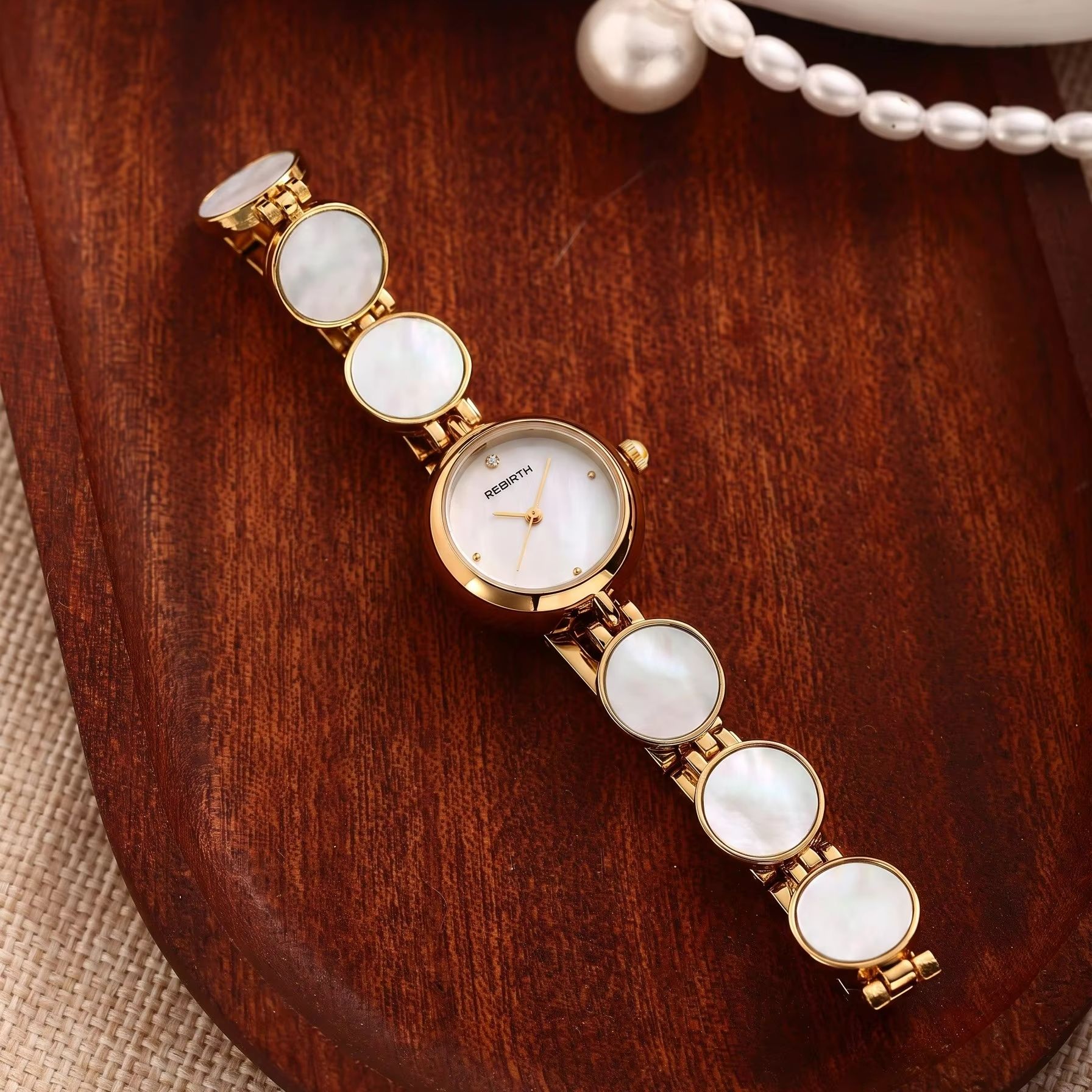 Luxe dameshorloge met een rond - Luxury Watch Diamond recensie en prijs