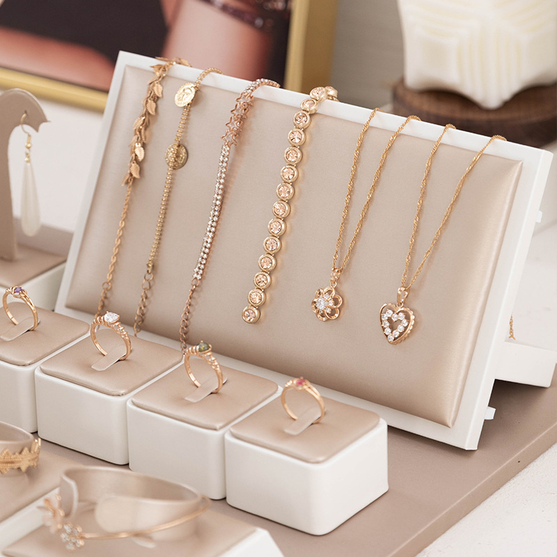 Lederen Sieraden Stand Luxe Mi - Luxury Watch E Jewellery recensie en prijs