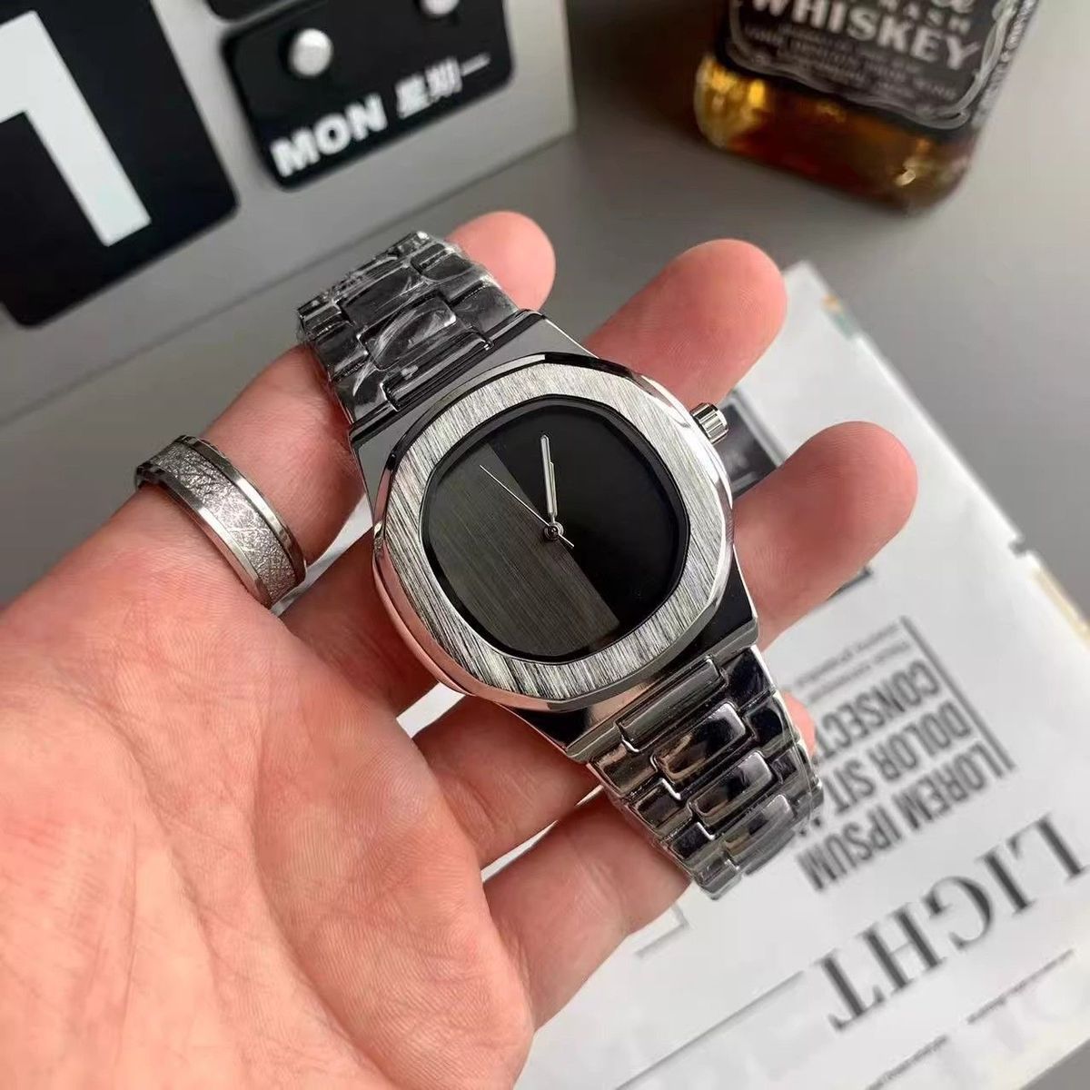 Herenuurwerk met eigen logo, m - Luxury Quartz Watch Brands recensie en prijs