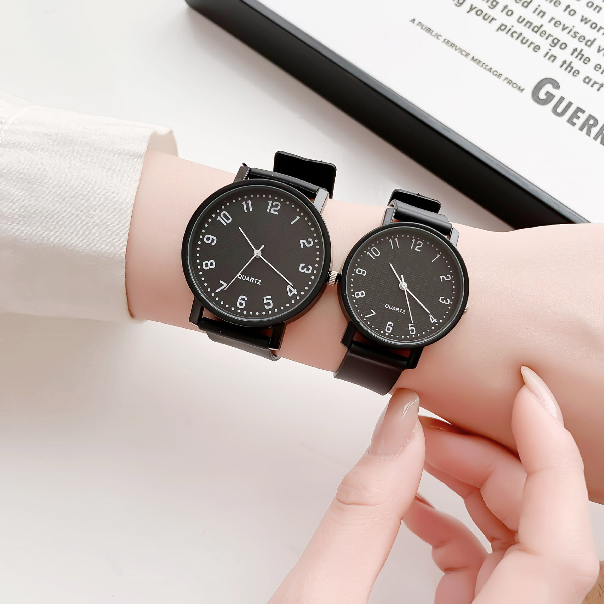 Eenvoudige zwarte horloge quar - Luxury Watch Strap recensie en prijs