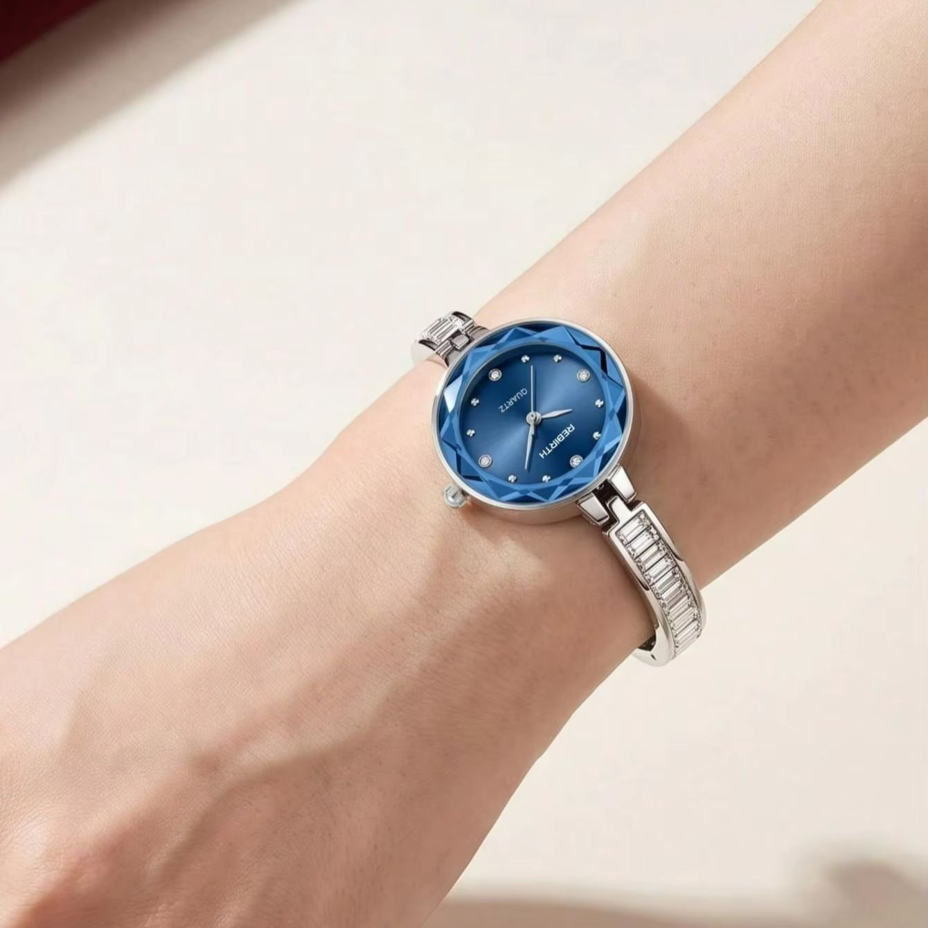 Licht Luxe Dameshorloge met Bl - Luxury Watch Diamond recensie en prijs